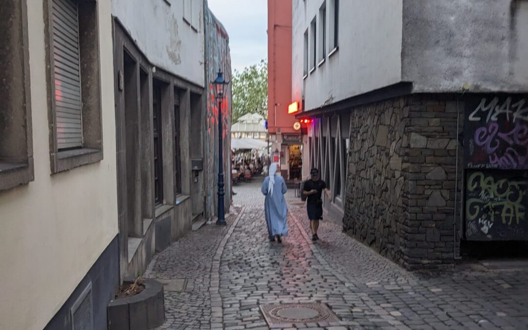 En route avec la Parole de Dieu – des promenades dans et avec tous les sens